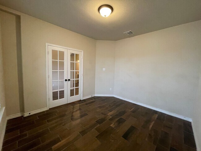 Building Photo - 3240 Valentino Dr