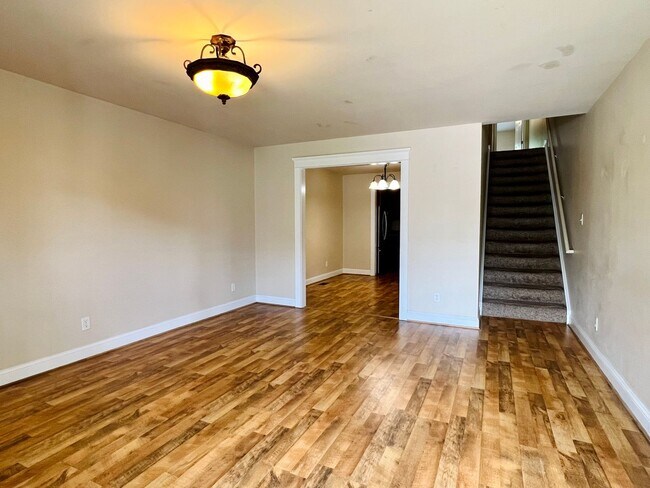 Foto del edificio - Spacious 4 Bedroom Home in Church Hill Ava...