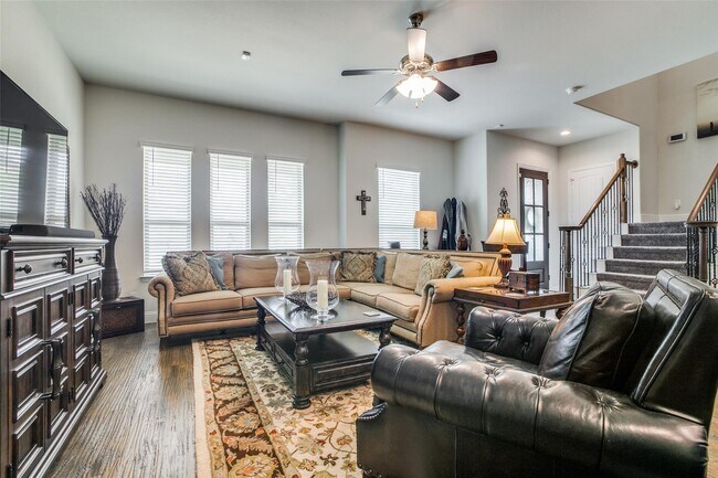 Building Photo - 2441 Gramercy Park Dr