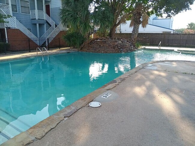 Foto del edificio - 14550 Fonmeadow Dr