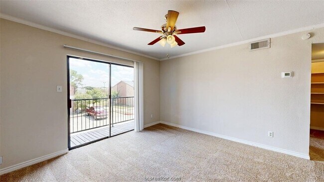 Foto del edificio - 904 University Oaks Blvd