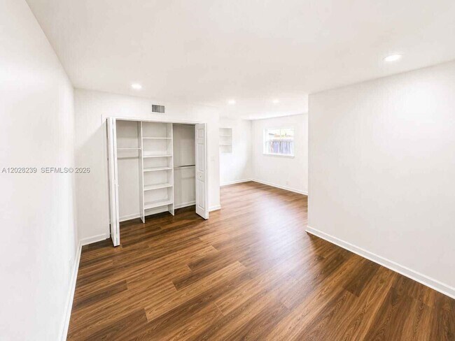 Foto del edificio - 6560 Hayes St