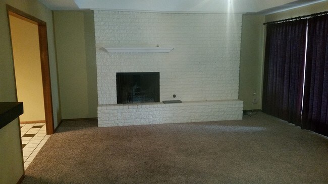 Building Photo - 3935 Tamarisk Dr
