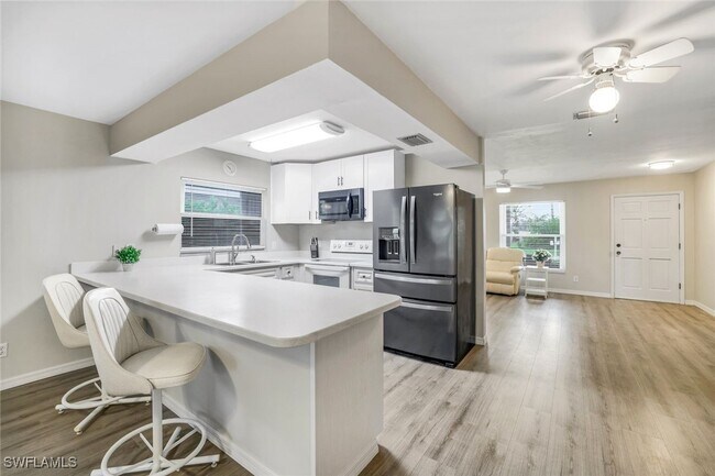 Foto del edificio - 695 104th Ave N