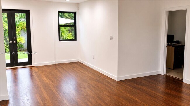 Foto del edificio - Southwest 1st Avenue, Miami, FL 33145 - 2 BR 2 BA house