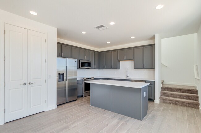 Building Photo - 5538 S Keene