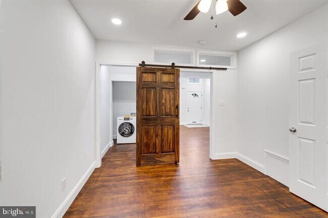 Foto del edificio - 3876 Lancaster Ave