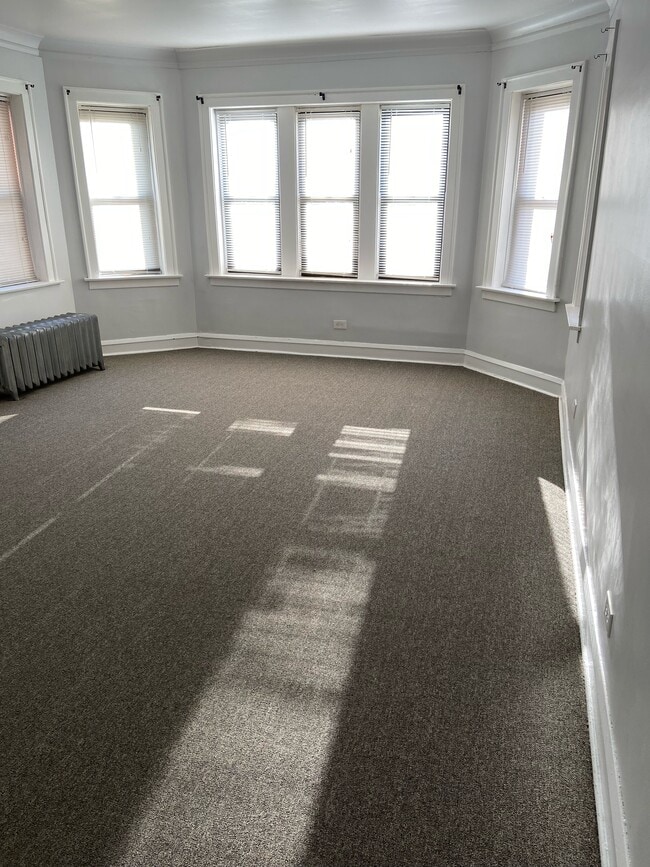 Living Room - 7557 S Yale Ave