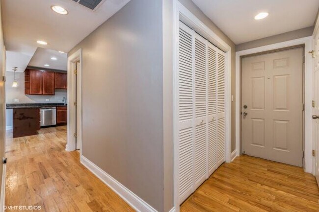 Foto del edificio - 3 bedroom in CHICAGO IL 60660