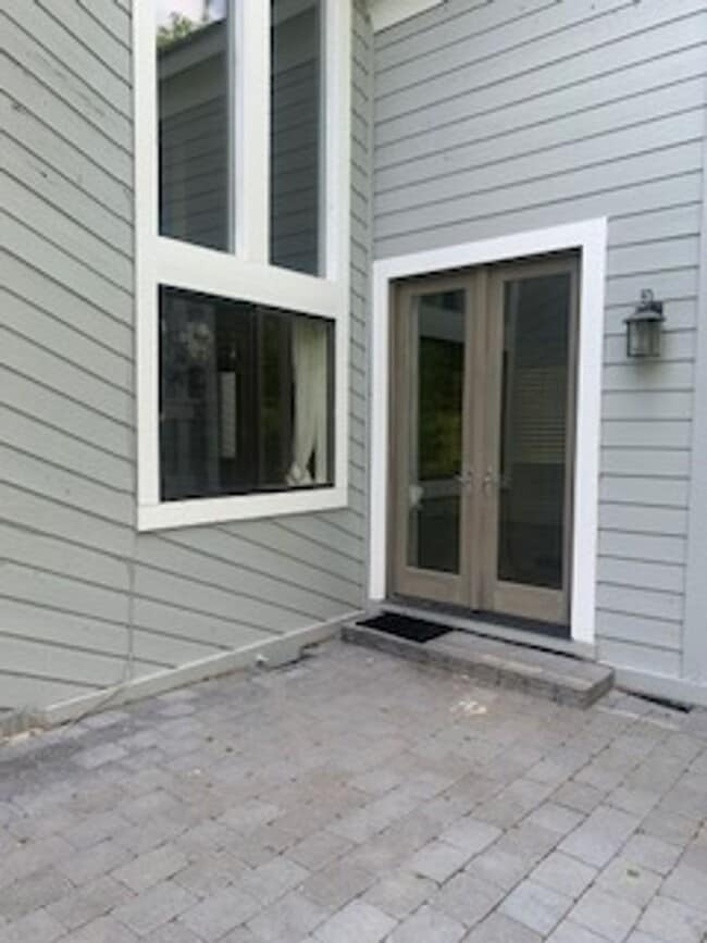 Building Photo - Beautiful 4 Bedroom 2.5 Bath home in Sun Valley