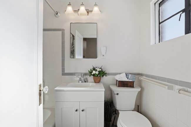 Building Photo - 3115 Martha Custis Dr