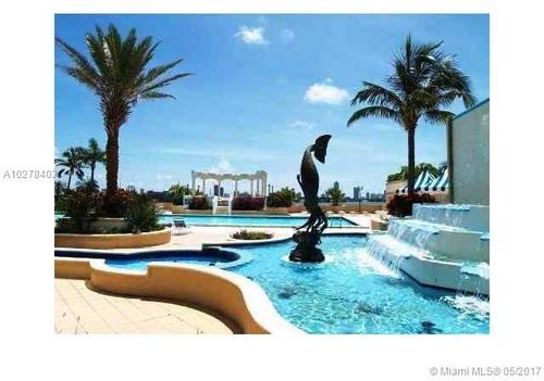 Foto del edificio - 7601 E Treasure Dr