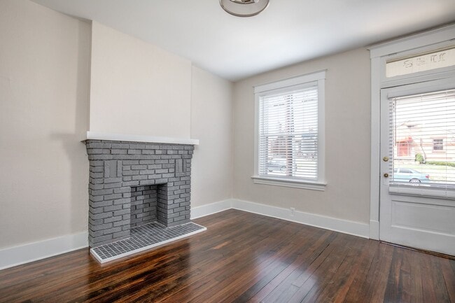 Building Photo - Charming Renovation in the HEART of DOGTOWN!