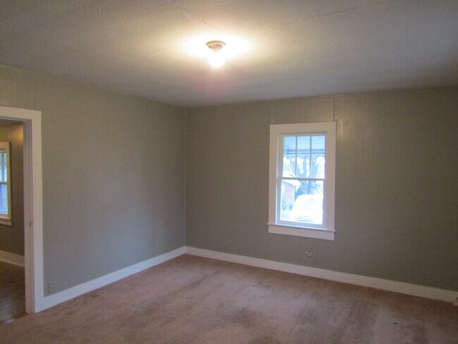 Building Photo - 615 E Barton Ridge Rd
