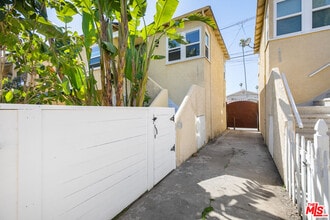 Building Photo - 1533 Meadowbrook Ave