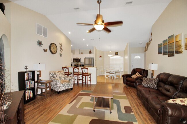 Foto del edificio - North Port Annual Pool Home for Rent