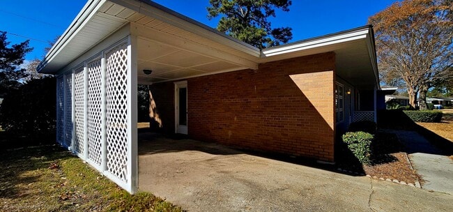 Foto del edificio - Serene 2BR Living in Seagate Near Market Common