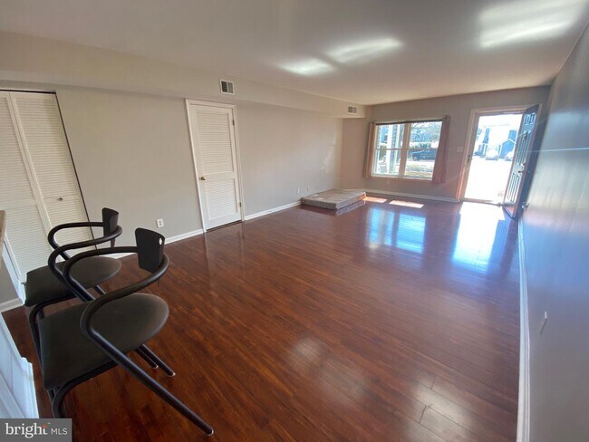 Building Photo - 5833 Orchard Hill Ct