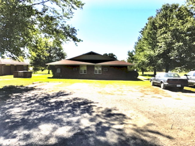 Foto principal - 15042 Forest Ave