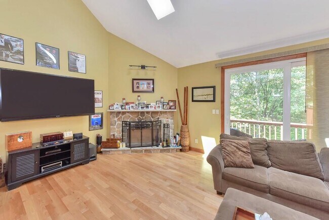 Building Photo - 600 Sanderling Ct