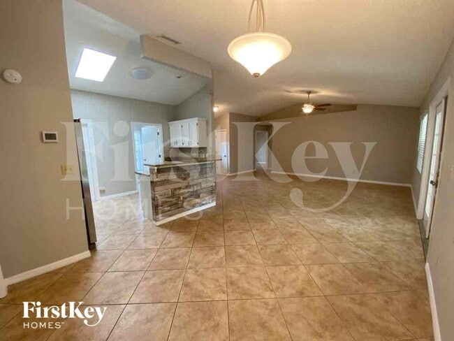 Building Photo - 944 Devonshire Way