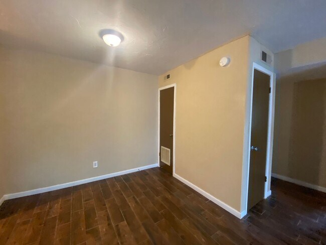 Foto del edificio - 1 Bedroom 1 Bath Condo *NW Expressway*****...