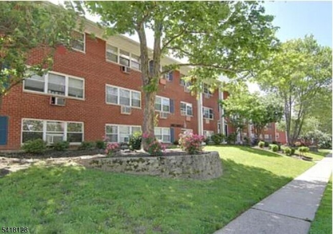 Foto del edificio - 220 W Sumner Ave