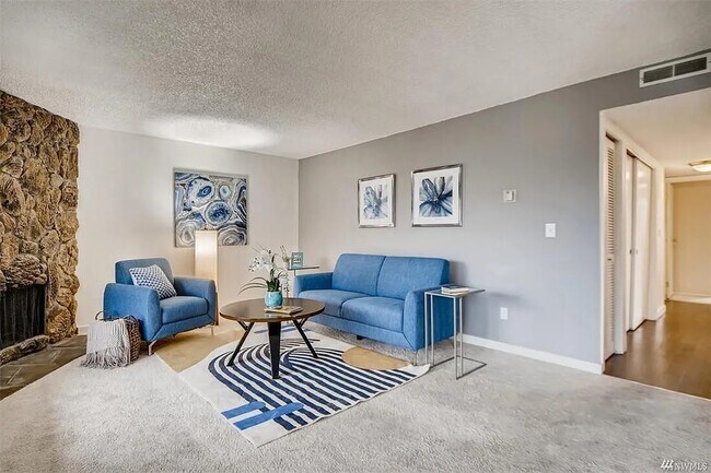 Living - 12611 NE 145th Pl