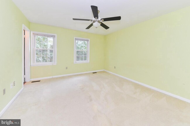Foto del edificio - 5711 Oakshore Ct