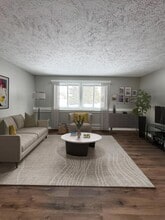 Building Photo - 1900 Apartment Dr