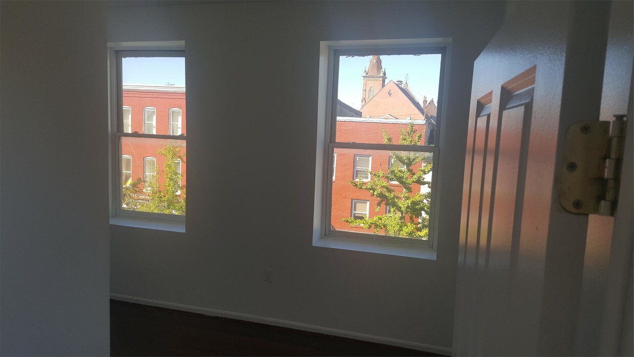 Primary Photo - 1101 W Baltimore St