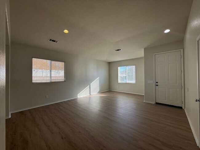 Foto del edificio - Available Now! Lancaster 3 bed 2 bath