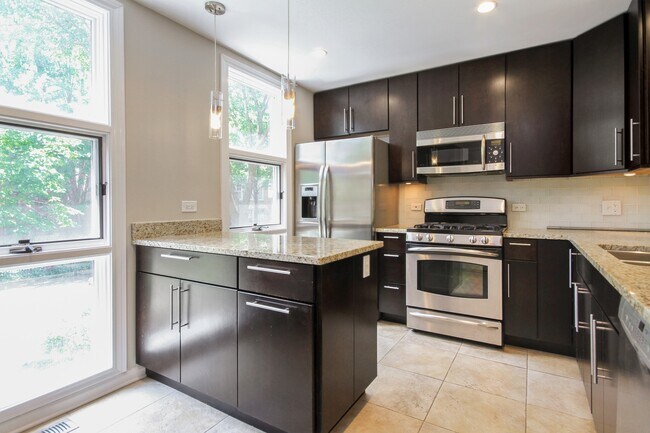 Foto del edificio - 2357 N Wayne Ave