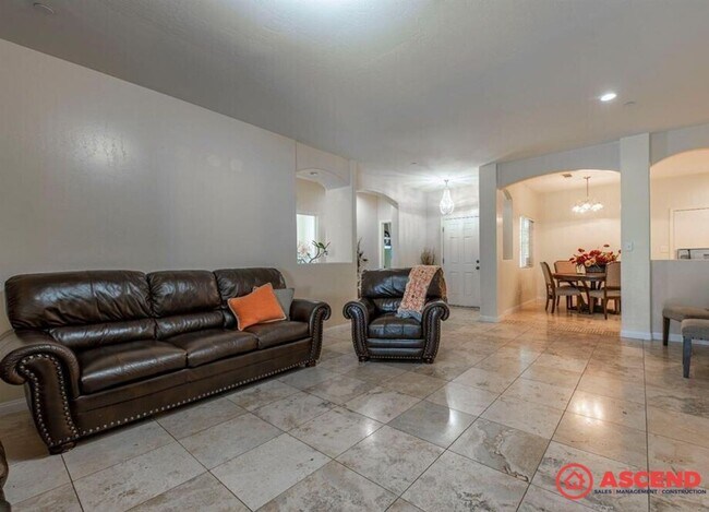 Foto del edificio - Cozy 4 Bed 2 Bath Home – Split Floor Plan, Bonus Room & Enclosed Patio