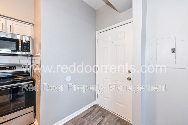 Foto del edificio - 1329 E Market St