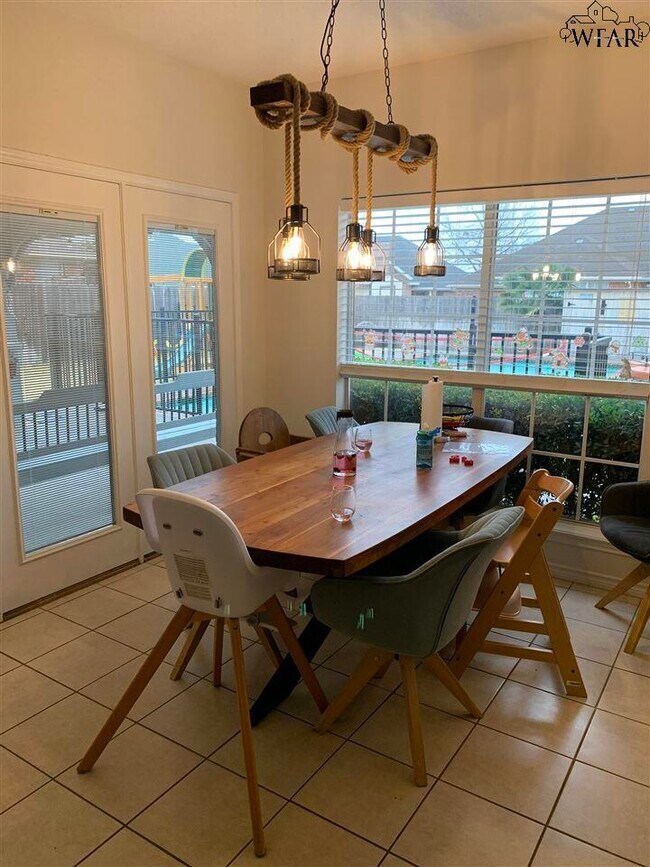 Foto del edificio - 3028 Whitehall Ln