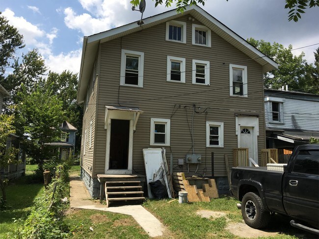 Building Photo - 124 S Wheatland Ave