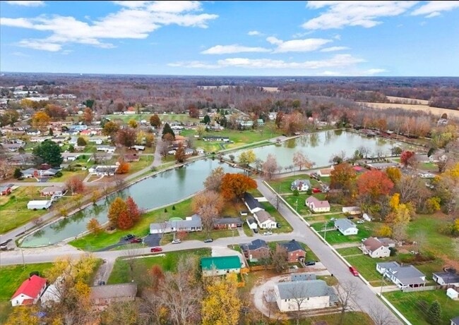 Building Photo - Beautifully Updated Scottsburg Home with Modern Kitchen & Private Backyard