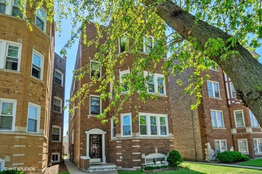 4831 W Roscoe St Unit 3, Chicago, IL 60641 Condo for Rent in Chicago