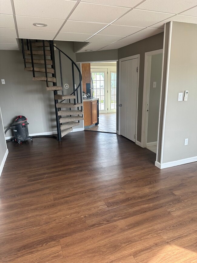 Building Photo - 118 Vine St