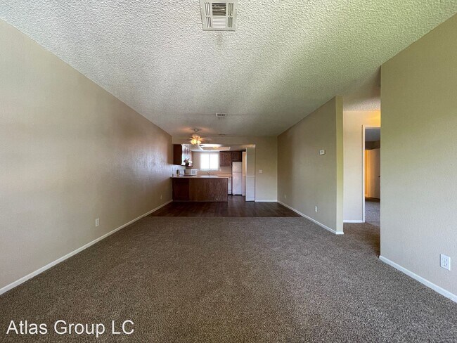 Building Photo - 2 br, 1.5 bath House - 5215 Caliente St. #24