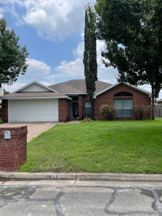 Building Photo - 9412 Riviera Dr