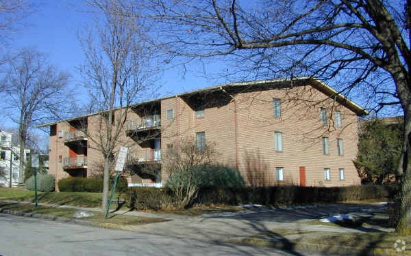 Building Photo - 741 S Walnut St