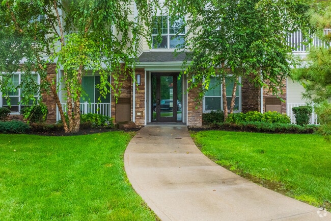 Entrada - The Point at Merrimack River