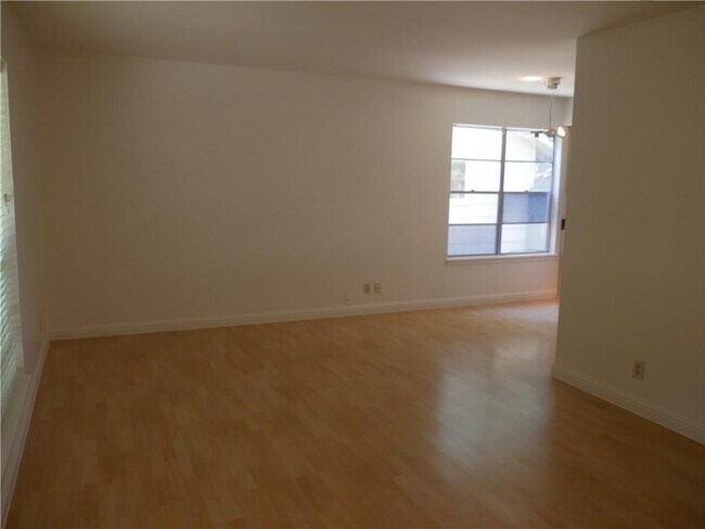 Foto del edificio - 8008 Pinedale Cove