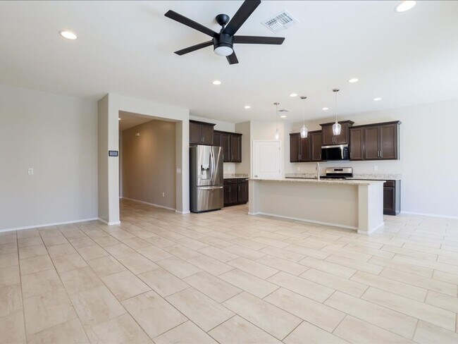 Foto del edificio - 4 Bedroom 2 Bathroom