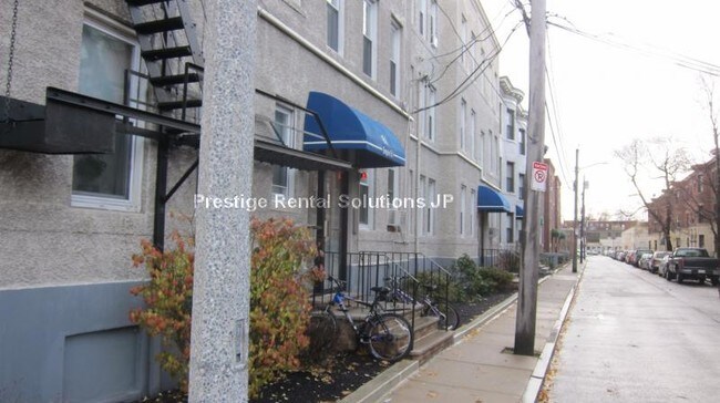 Building Photo - 77 Empire St