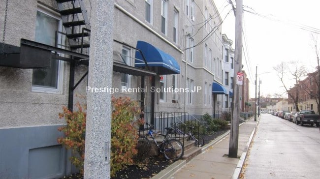 Building Photo - 77 Empire St