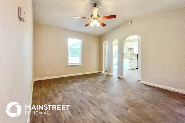 Building Photo - 12920 Spring Oak Dr