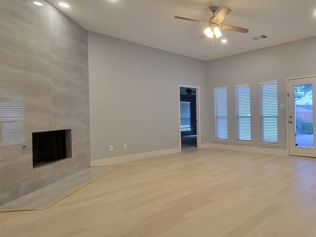 Photo - 424 Ambrose Dr House